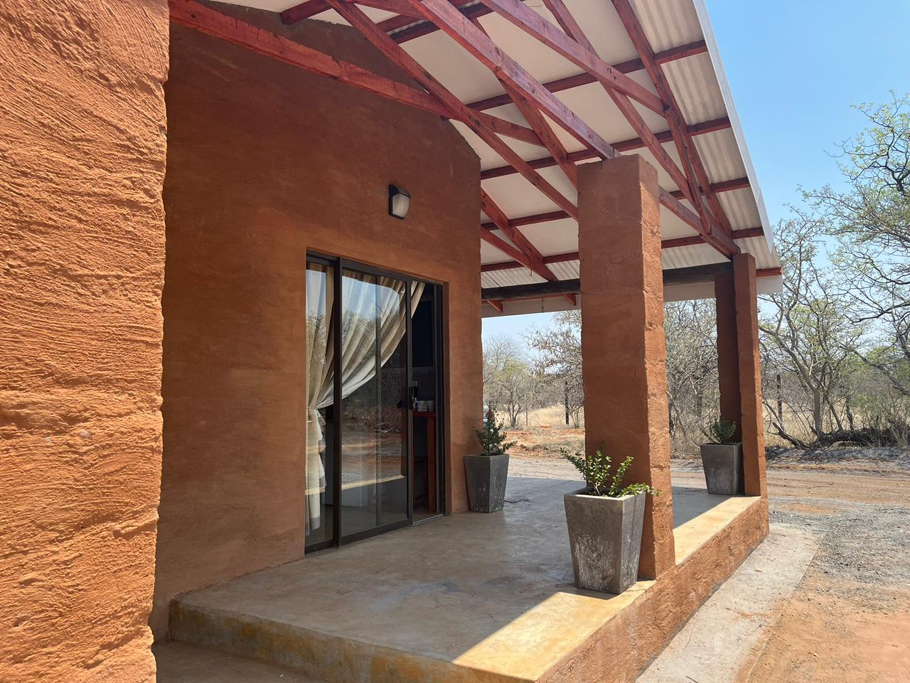Family Unit Entrance - Spacious family accommodation at Maseri Cabins